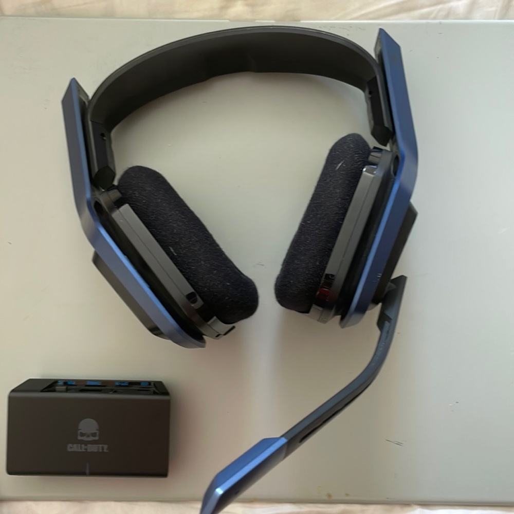 Call of Duty A20 wireless headset for PlayStation 4 and PC wires included